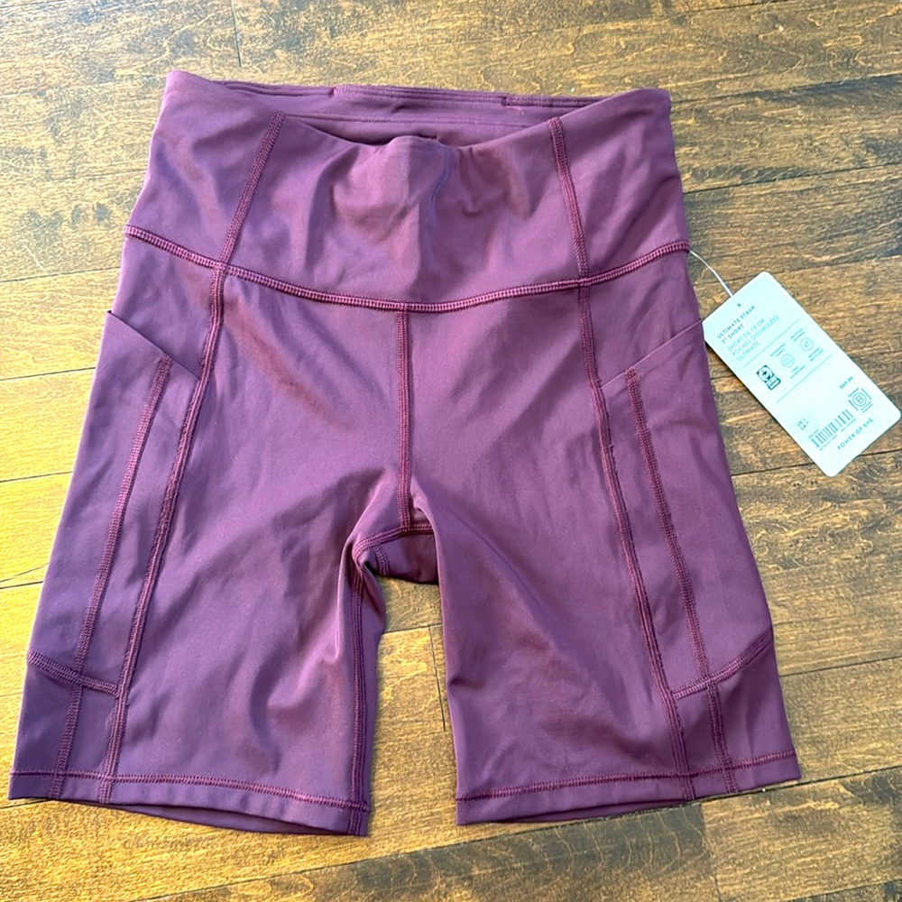 NWT Athleta Ultimate Stash 7” Cabernet Short Size S.
